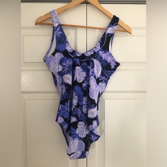🩱 Brand new 1 piece Medium Size women swimsuit 🩱 - Picture 3 of 5